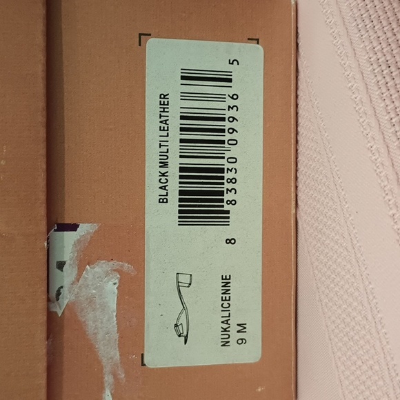 UNISA BLK Patent Leather w/Buckle and  Block Heel - Picture 9 of 9